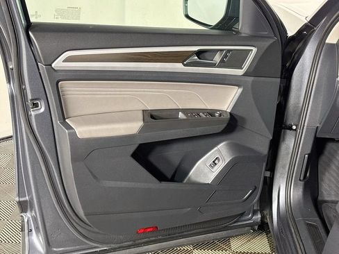 Used 2023 Volkswagen Atlas SE w/ Panoramic Sunroof Package AWD/4WD image 11