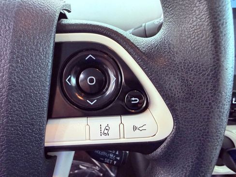 Used 2017 Toyota Prius Two image 19