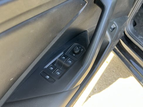 Used 2019 Volkswagen Jetta SE FWD image 13