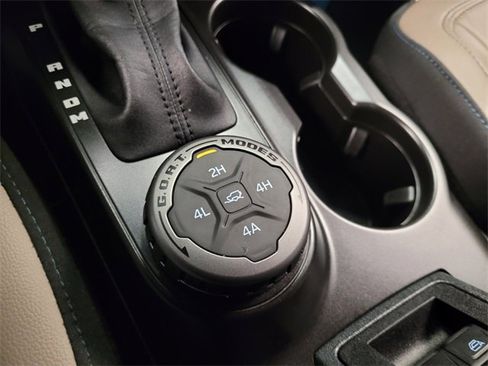 Used 2023 Ford Bronco Wildtrak image 29