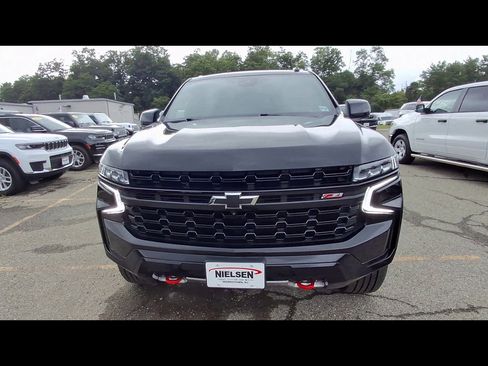 Used 2023 Chevrolet Tahoe Z71 w/ Luxury Package AWD/4WD image 3