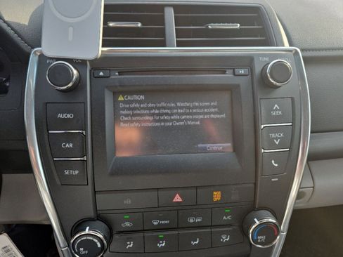 Used 2017 Toyota Camry LE FWD image 11