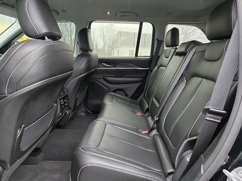 Used 2023 Jeep Grand Cherokee Limited w/ Black Appearance Package image 10