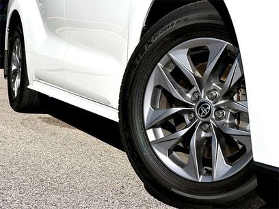 New 2025 Toyota Sienna LE