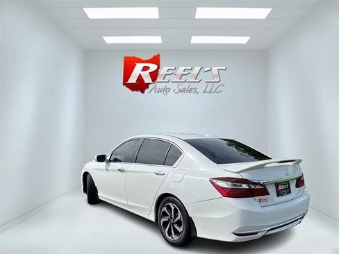 Used 2017 Honda Accord EX image 10