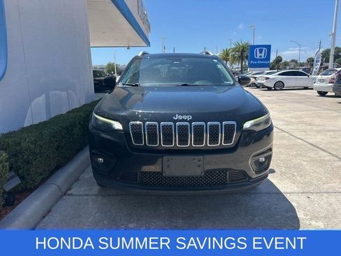Used 2019 Jeep Cherokee Latitude Plus AWD/4WD image 2