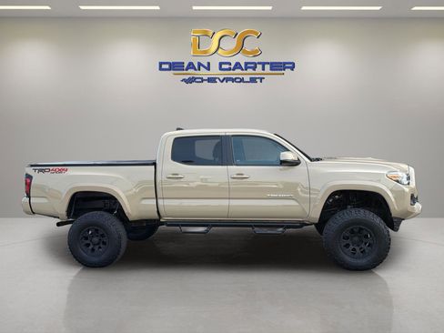 Used 2018 Toyota Tacoma TRD Sport image 6