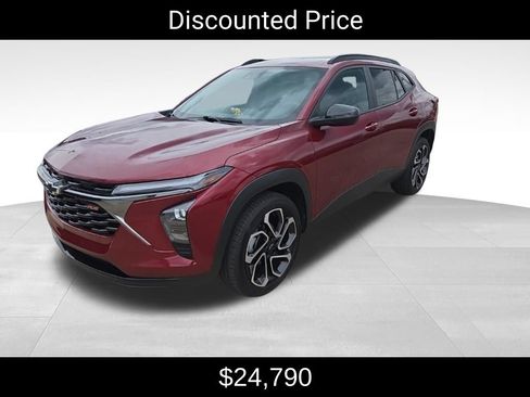 Used 2024 Chevrolet Trax RS w/ Driver Confidence Package FWD image 3