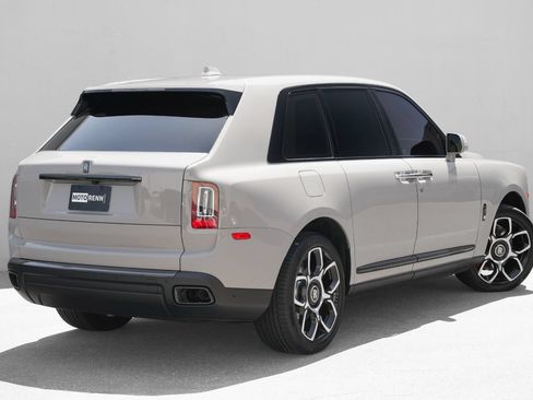 Used 2022 Rolls-Royce Cullinan Black Badge AWD/4WD image 3