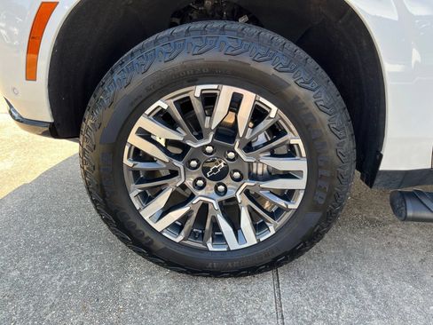 Certified 2025 Chevrolet Suburban Z71 AWD/4WD image 7