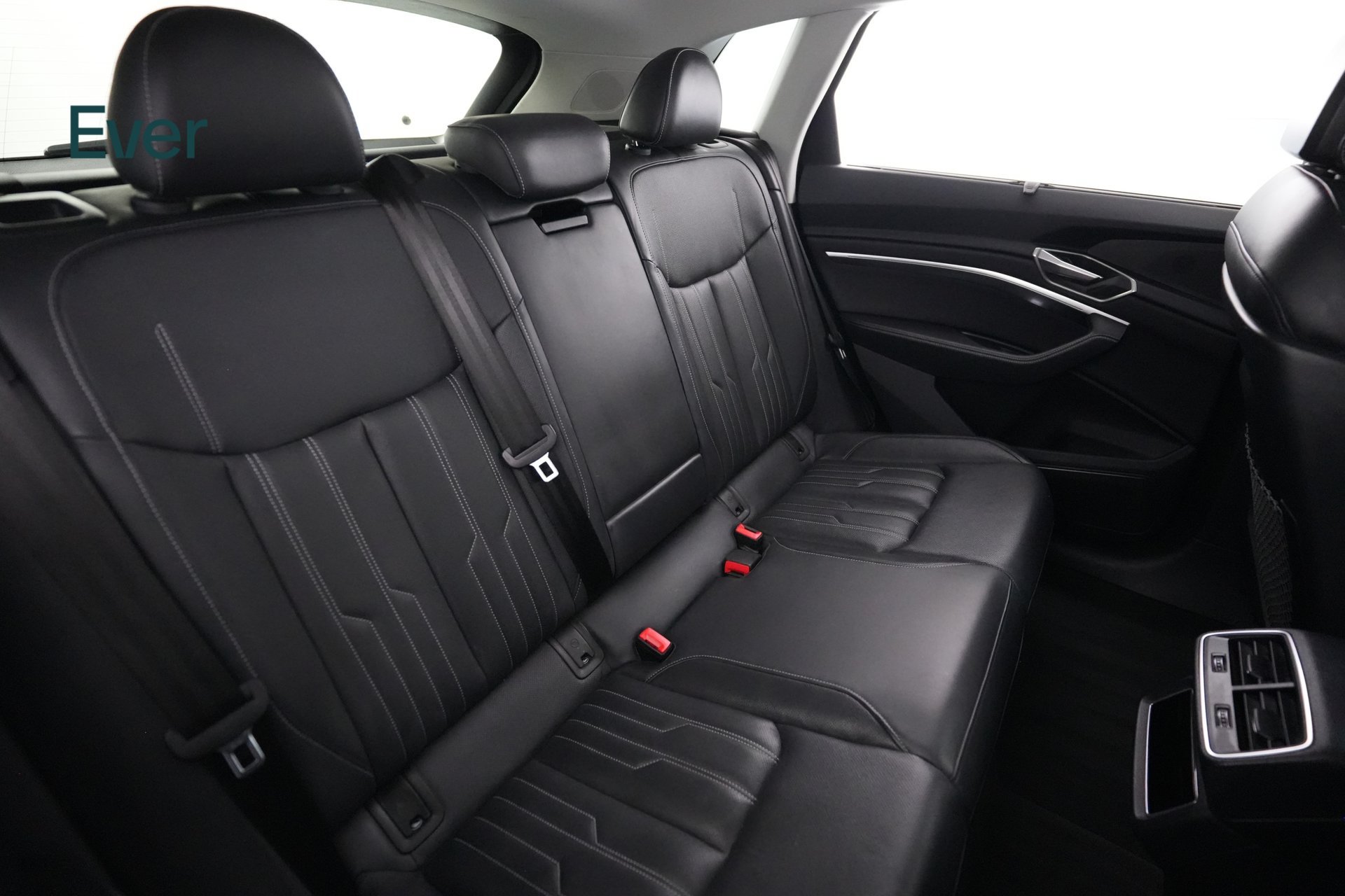 Used 2024 Audi Q8 e-tron Prestige w/ Prestige Package AWD/4WD image 5