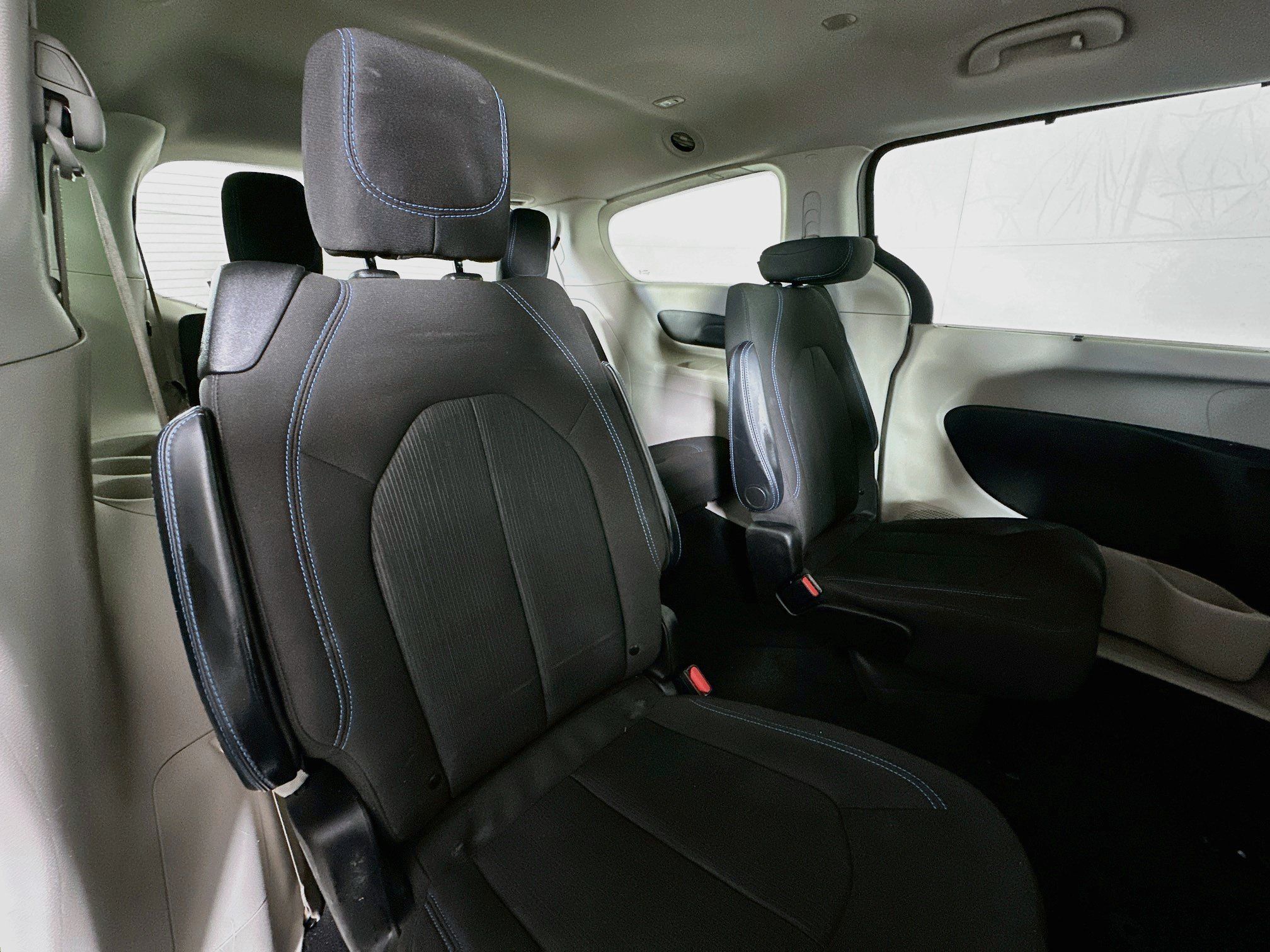Used 2021 Chrysler Pacifica Touring FWD image 26