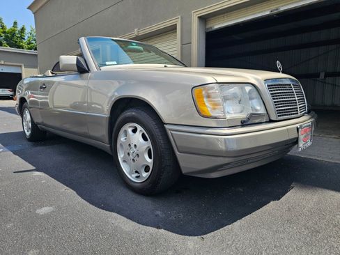 Used 1994 Mercedes-Benz E 320 Convertible image 30