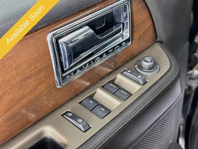 Used 2014 Lincoln Navigator 4WD image 17