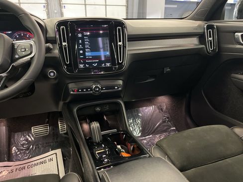 Used 2022 Volvo XC40 T5 R-Design w/ Advanced Package image 20