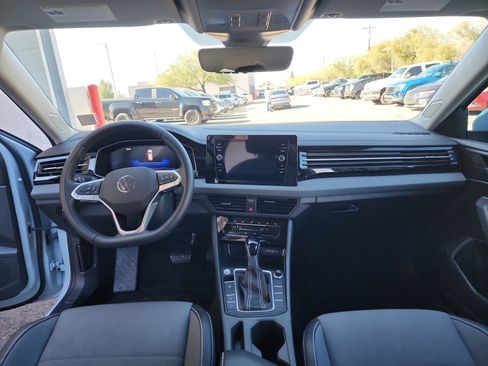 Certified 2025 Volkswagen Jetta SE image 20