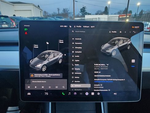 Used 2020 Tesla Model Y Long Range image 14