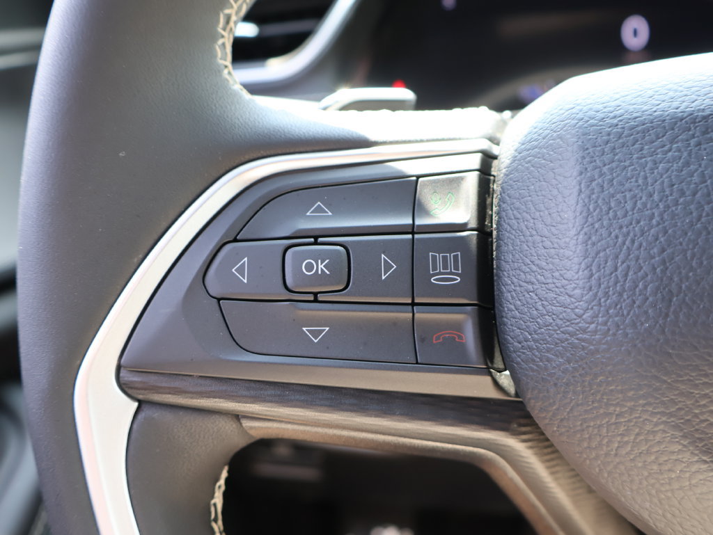 Used 2024 Jeep Grand Cherokee Altitude AWD/4WD image 25