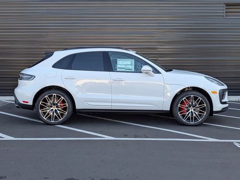 Certified 2025 Porsche Macan S AWD/4WD image 8
