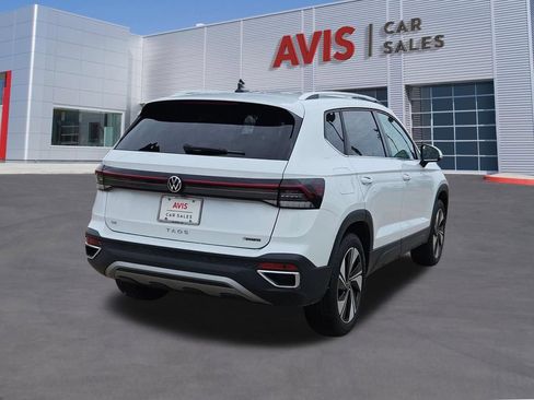 Used 2025 Volkswagen Taos SE AWD/4WD image 6