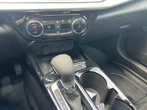 Used 2025 Chevrolet Trax LT w/ Sunroof Package FWD image 15