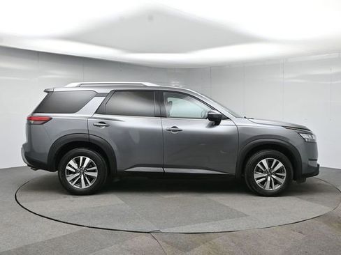 Used 2022 Nissan Pathfinder SL image 6