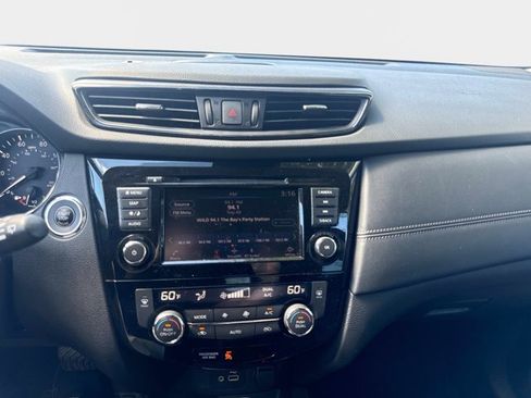 Used 2019 Nissan Rogue SL w/ Premium Package image 16