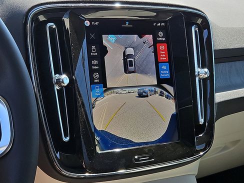 New 2026 Volvo XC40 B5 Plus w/ Protection Package Premier AWD/4WD image 17