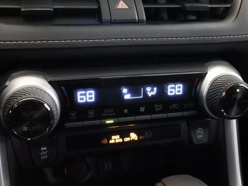 Used 2025 Toyota RAV4 XLE image 21