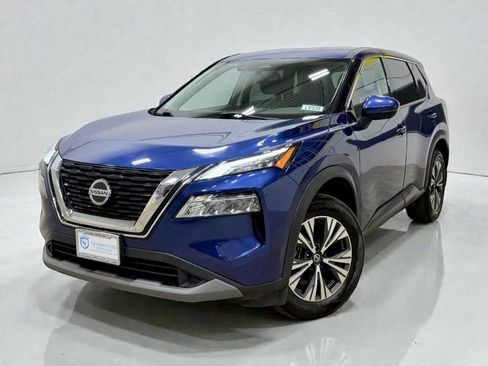 Used 2021 Nissan Rogue SV image 2