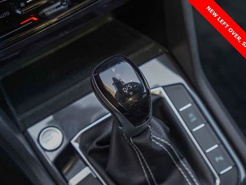 Used 2024 Volkswagen Tiguan SE R-Line image 21