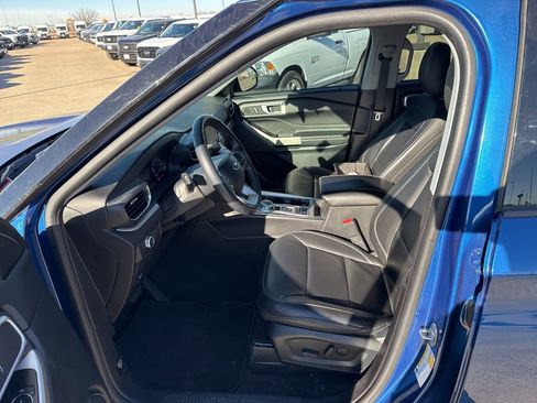 Used 2022 Ford Explorer XLT w/ Equipment Group 202A image 19