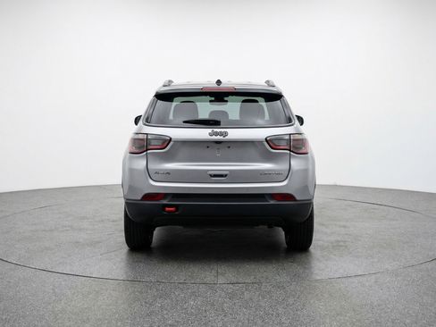 Used 2025 Jeep Compass Trailhawk AWD/4WD image 7