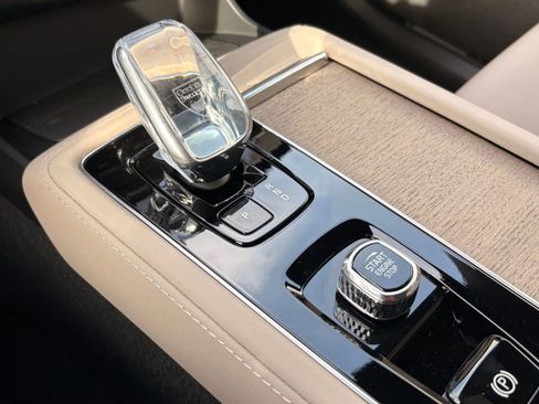 New 2026 Volvo XC90 T8 Plus w/ Protection Package Premier AWD/4WD image 18