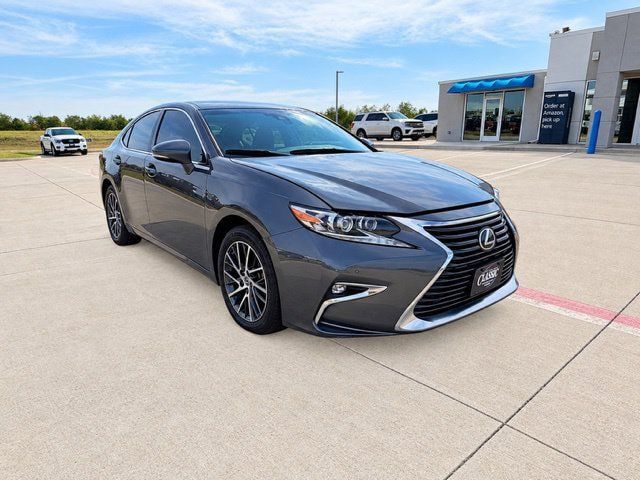 Used 2017 Lexus ES 350 w/ Luxury Package FWD image 1