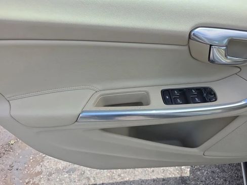 Used 2015 Volvo V60 T5 Premier w/ Convenience Package image 31