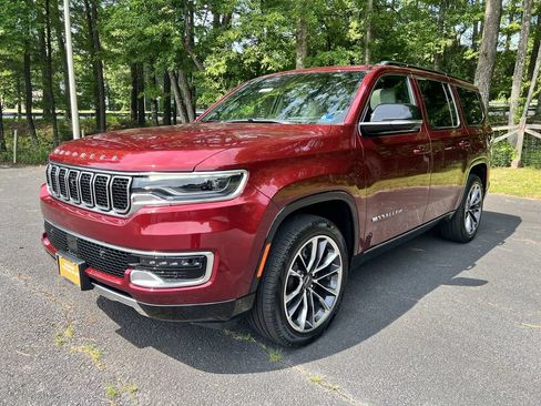 Certified 2025 Jeep Wagoneer Series III w/ Premium Group I AWD/4WD image 7