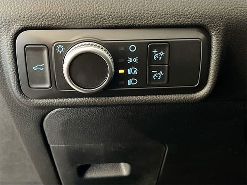 Used 2022 Ford Explorer XLT w/ Class IV Trailer Tow Package image 10