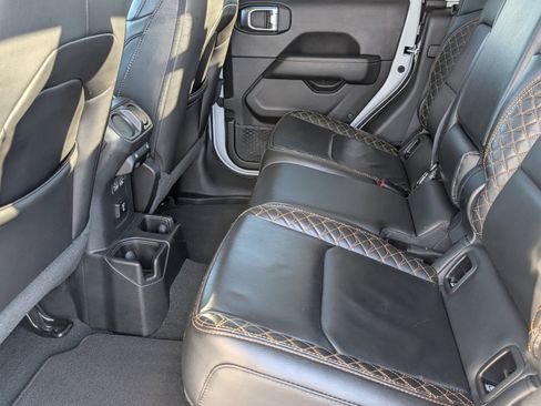 Used 2023 Jeep Gladiator Overland image 14