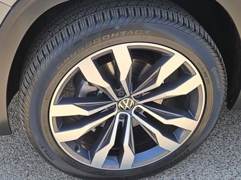 Used 2021 Volkswagen Atlas SEL Premium image 9