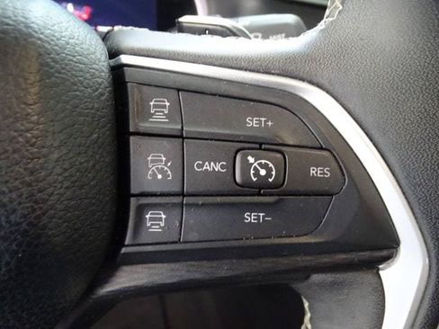 Used 2023 Jeep Grand Cherokee Altitude AWD/4WD image 8