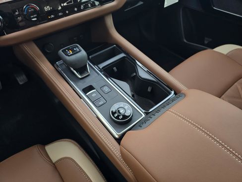 New 2026 Nissan Pathfinder Platinum image 17