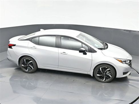 New 2025 Nissan Versa SR w/ Trunk Package image 34
