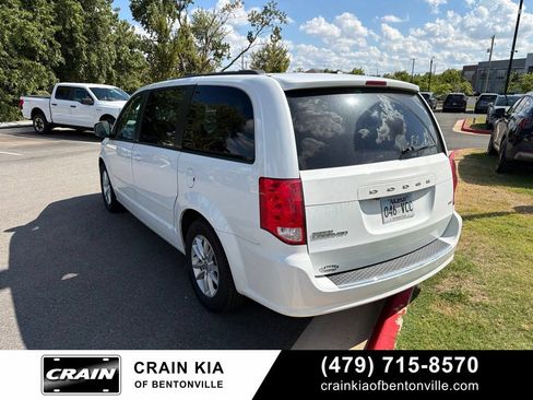 Used 2014 Dodge Grand Caravan SXT w/ UConnect Hands-Free Group FWD image 4