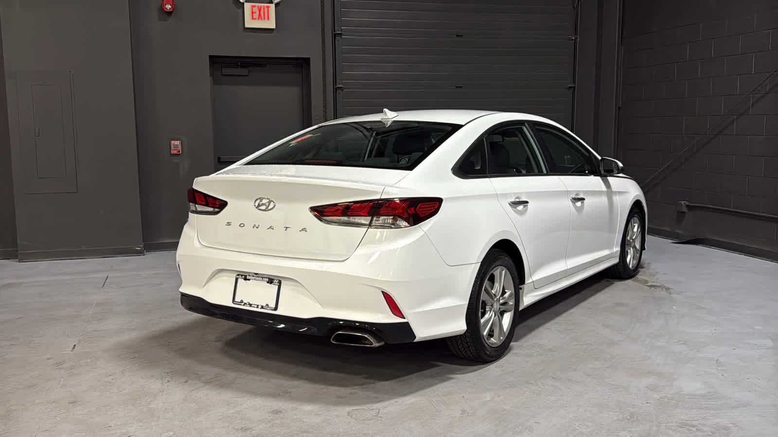 Used 2018 Hyundai Sonata SEL w/ Tech Package 04 FWD image 4
