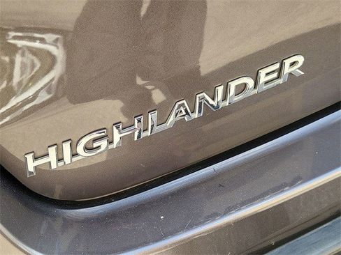 Used 2019 Toyota Highlander LE image 29