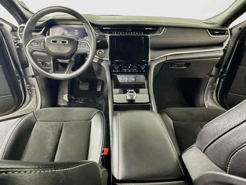 Used 2024 Jeep Grand Cherokee L Laredo RWD image 19