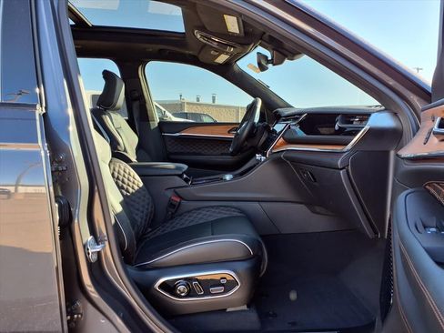 Certified 2025 Jeep Grand Cherokee Summit image 30