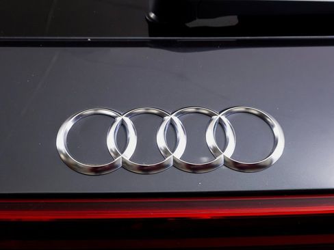 Used 2022 Audi e-tron Premium Plus image 12