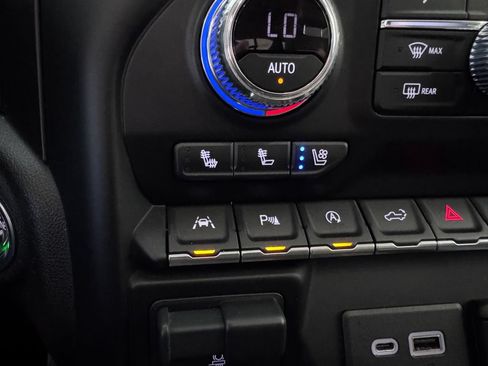 Used 2021 GMC Sierra 1500 AT4 w/ AT4 Value Package AWD/4WD image 25